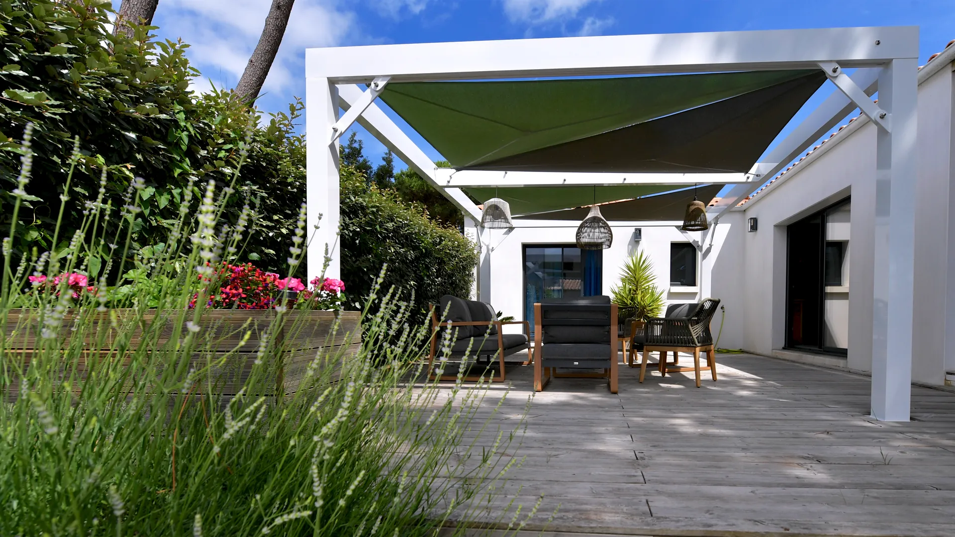 Maison Saint-Trojan — terrasse sous pergola
